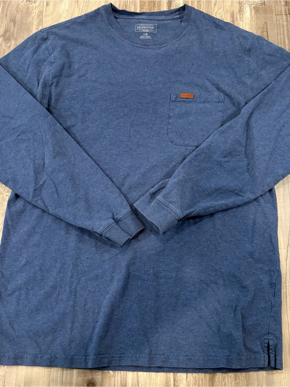 Pendleton MEN'S LONG-SLEEVE DESCHUTES BLUE POCKET TEE SZ L